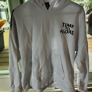 I am selling a Pennywise sweatshirt from the popular movie “it”.